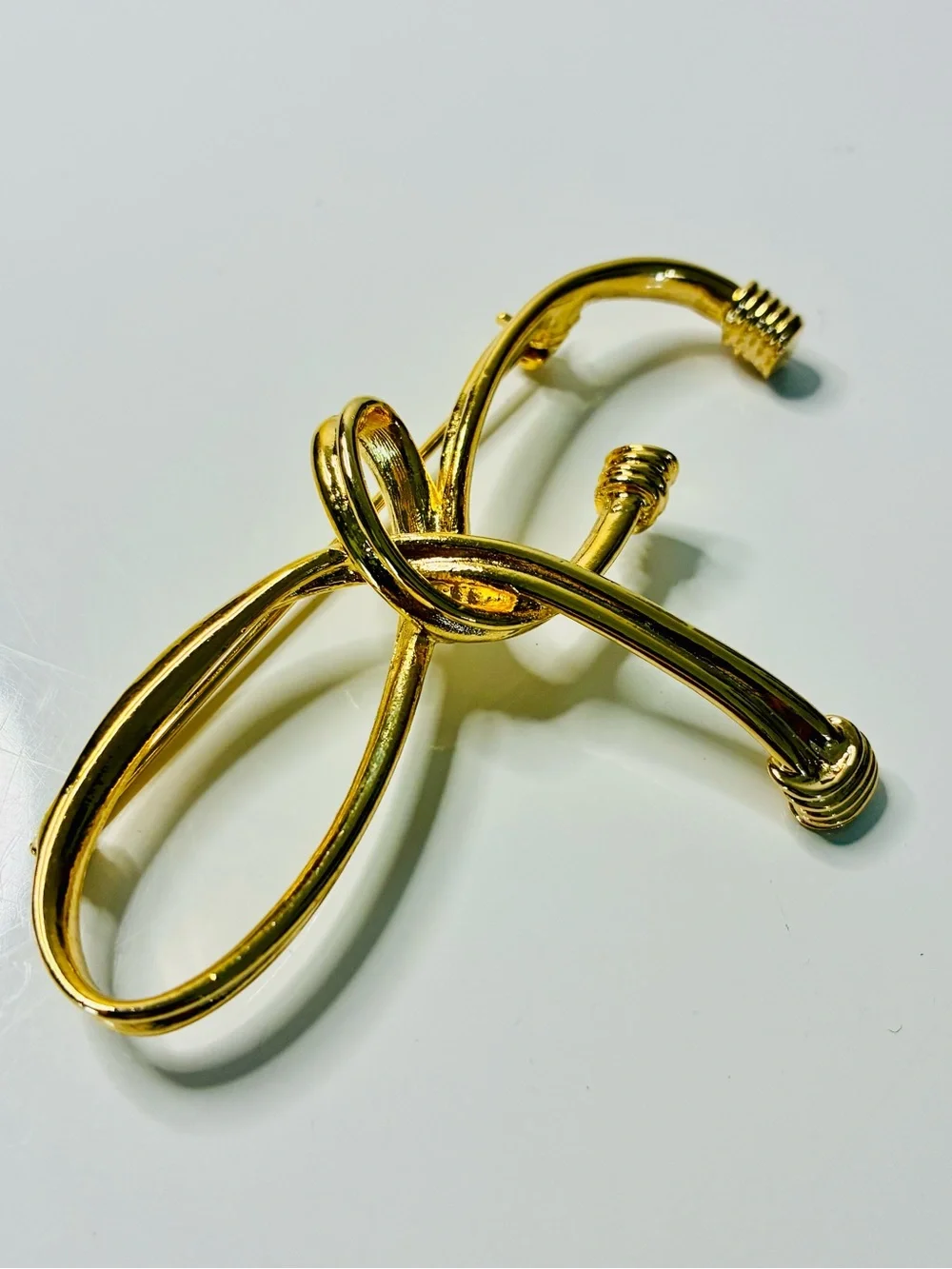 VTG 90s Classic Gold Tone Bow Knot Brooch Oversized Classic and Timeless EUC